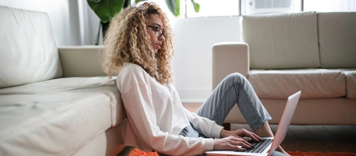 Girl waiting - google page speed optimisation